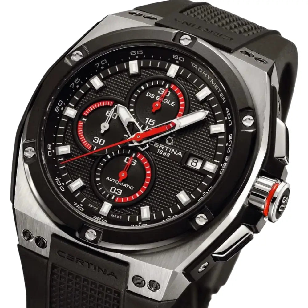 Orologio automatico Certina DS Eagle Chronograph C023.727.27.051.00 con cassa in acciaio 46 mm, quadrante nero e dettagli rossi sportivi.
