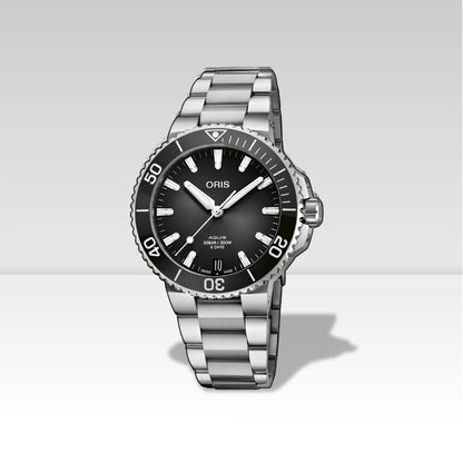 Orologio subacqueo professionale Oris Aquis Date Calibre 400 con quadrante antracite e bracciale in acciaio.