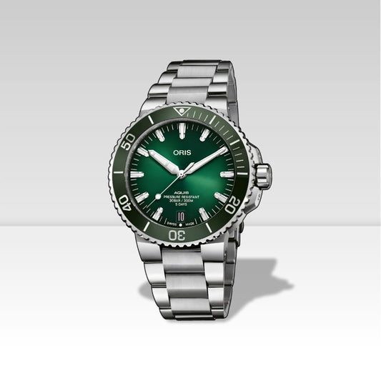 Orologio estivo di lusso Oris Aquis Date Calibre 400 con quadrante verde soleil e lunetta in ceramica.